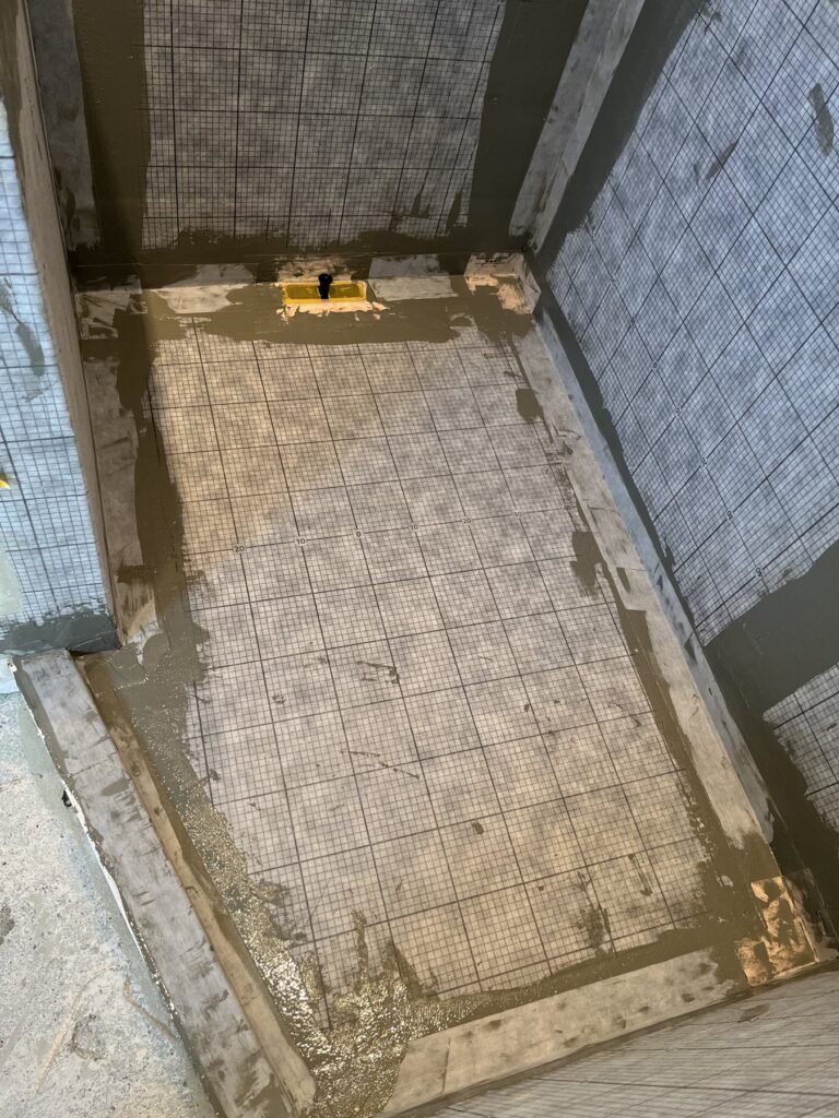 Bäder in grauer Steinoptik – Projektaufnahme 13