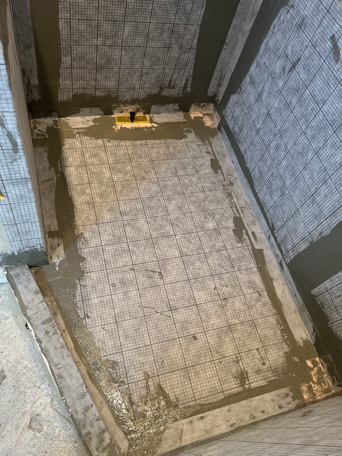 Bäder in grauer Steinoptik – Projektaufnahme 13
