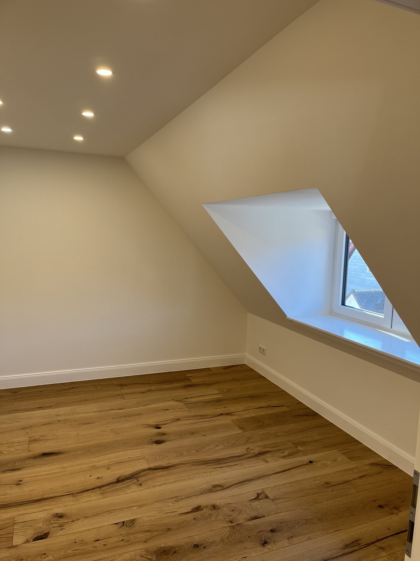Innenausbau und Lichtgestaltung – Projektaufnahme 48