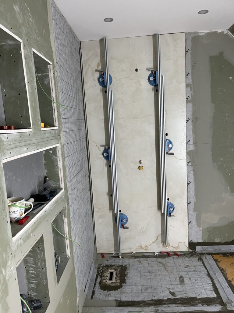 Marmoroptik mit Lichtnischen – Projektaufnahme 12