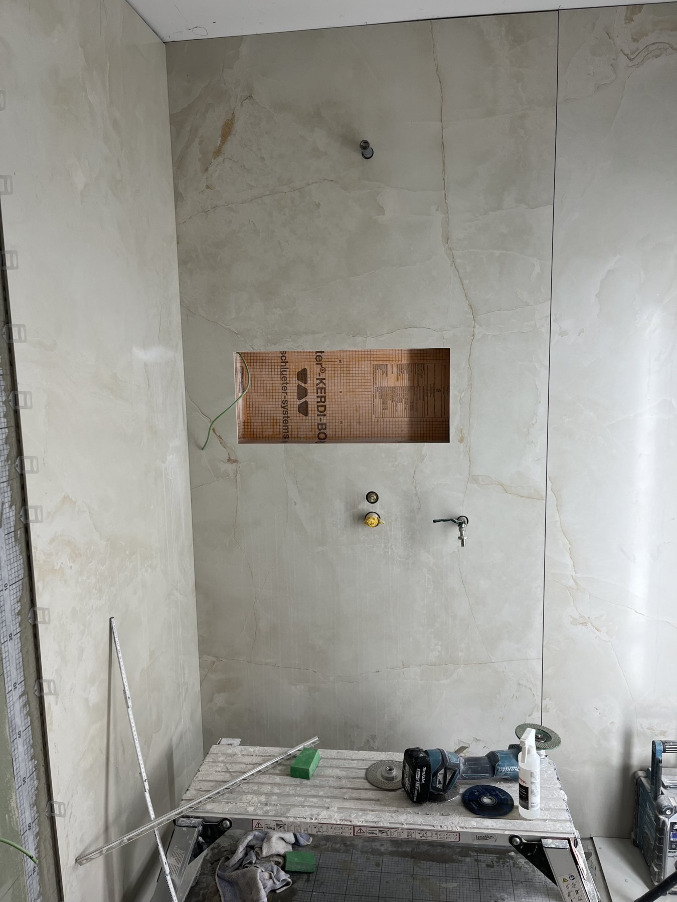 Marmoroptik mit Lichtnischen – Projektaufnahme 14