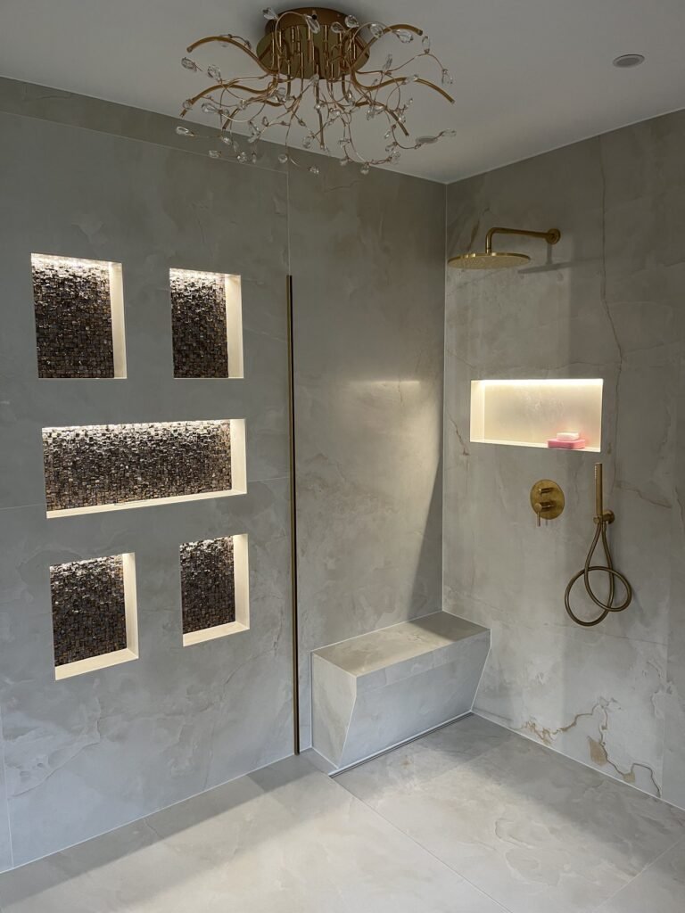 Marmoroptik mit Lichtnischen – Projektaufnahme 20