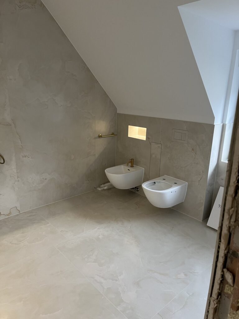 Marmoroptik mit Lichtnischen – Projektaufnahme 22