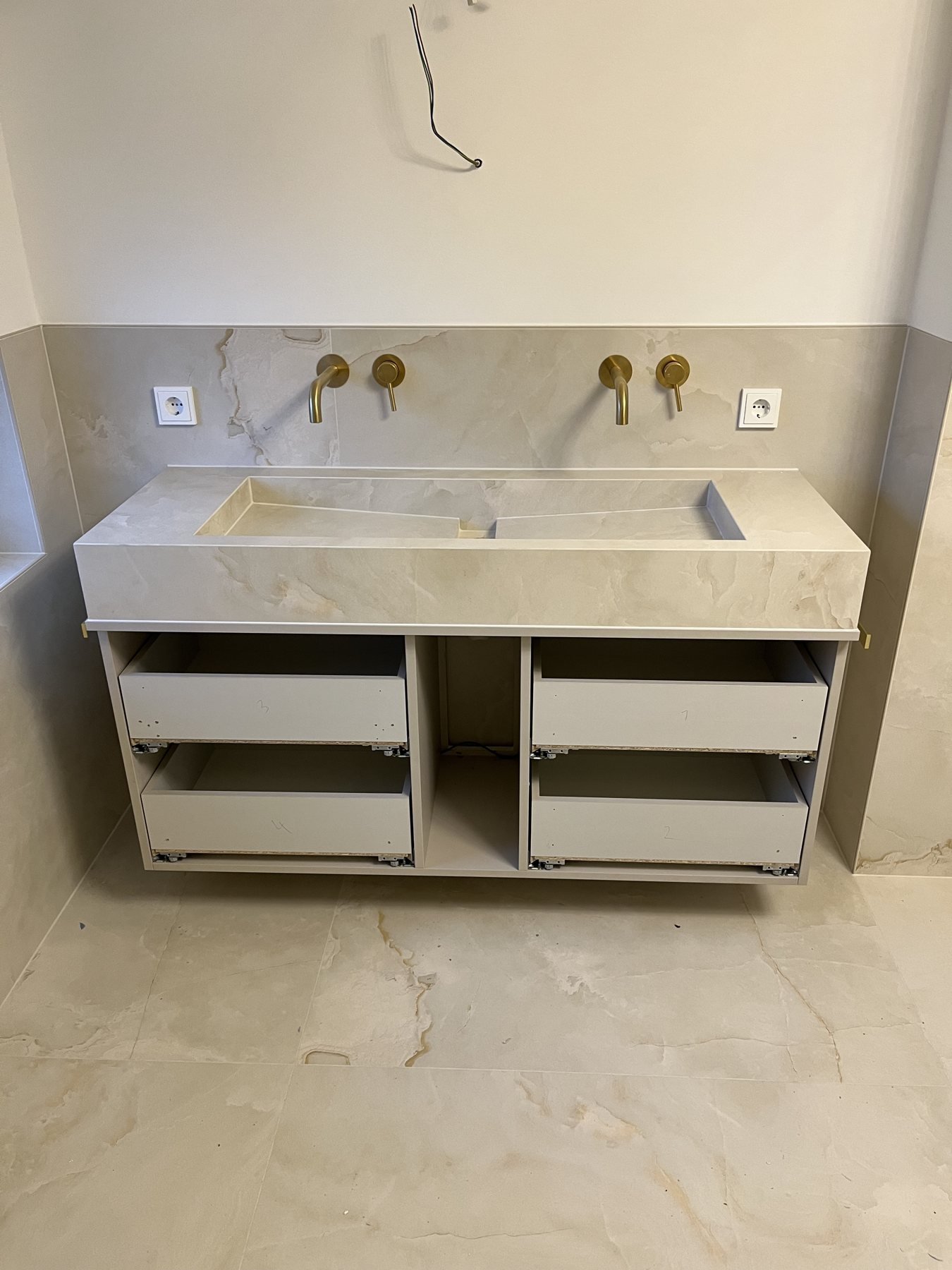 Marmoroptik mit Lichtnischen – Projektaufnahme 25