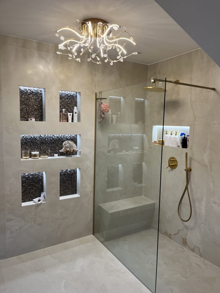 Marmoroptik mit Lichtnischen – Projektaufnahme 26