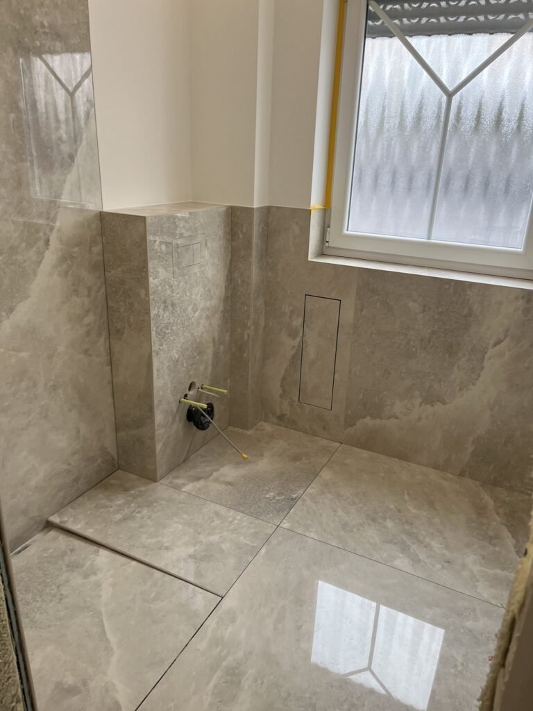 Marmoroptik mit Lichtnischen – Projektaufnahme 31
